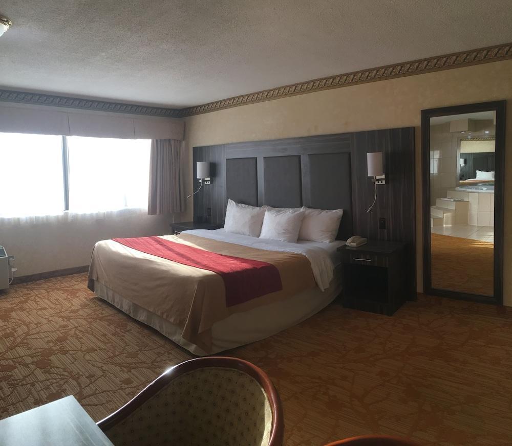 Comfort Inn Meadowvale Миссиссага Экстерьер фото