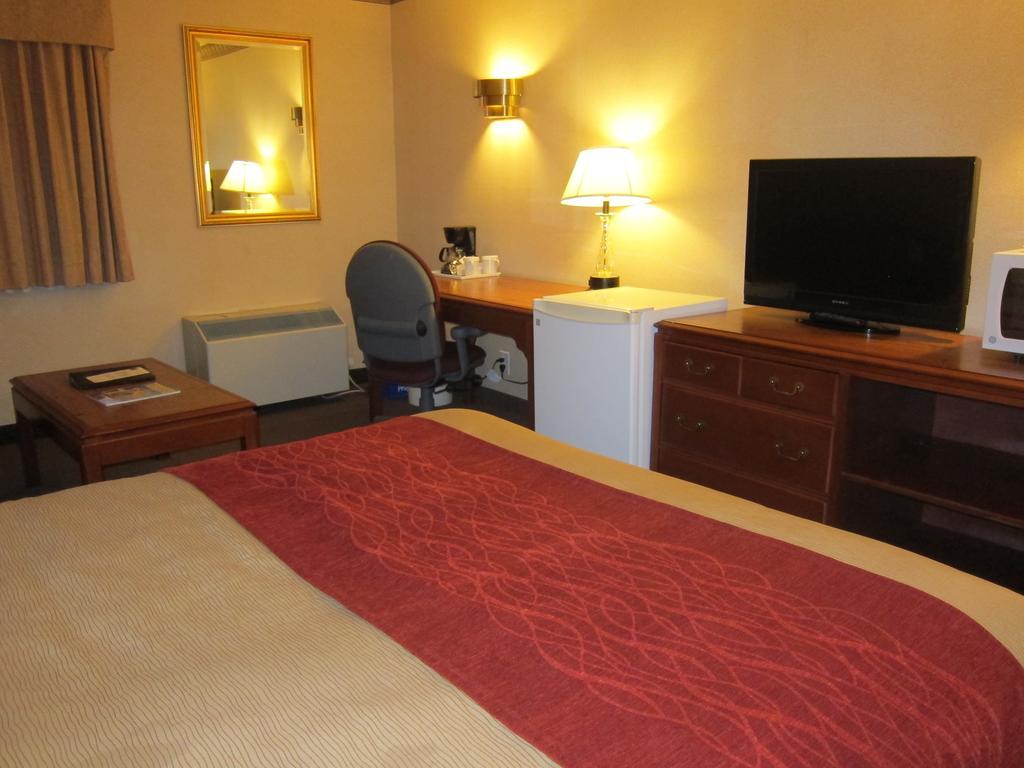 Comfort Inn Meadowvale Миссиссага Экстерьер фото