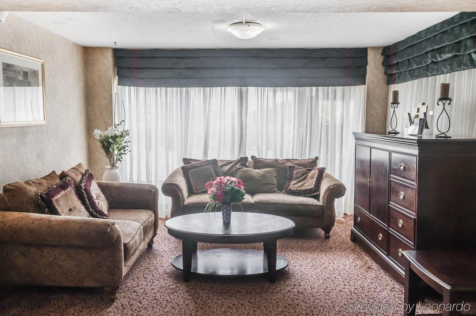 Comfort Inn Meadowvale Миссиссага Экстерьер фото