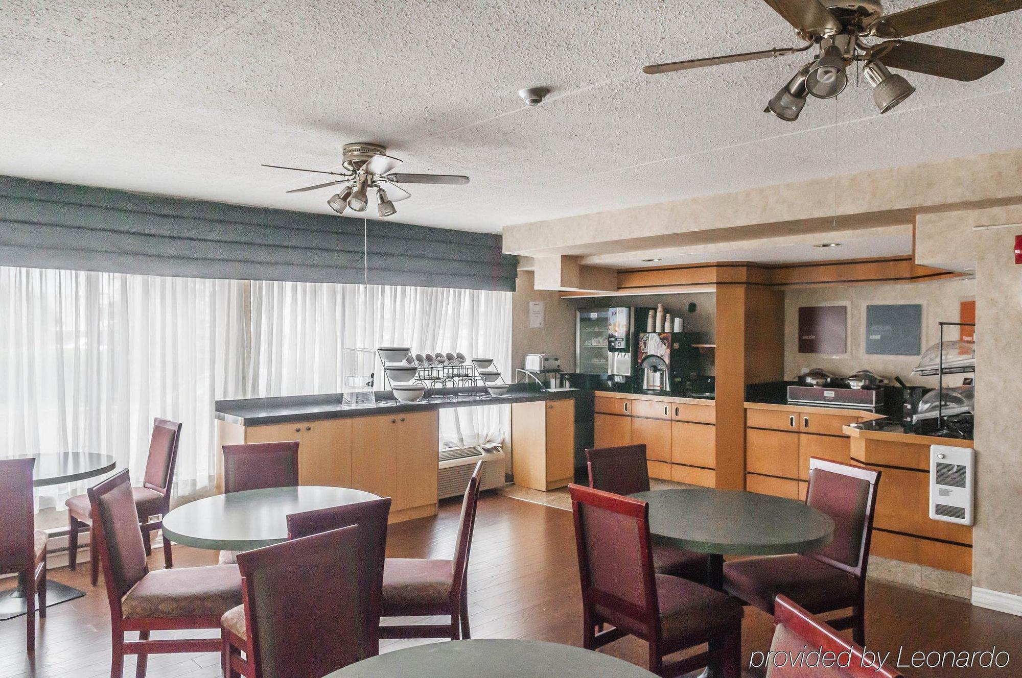Comfort Inn Meadowvale Миссиссага Экстерьер фото