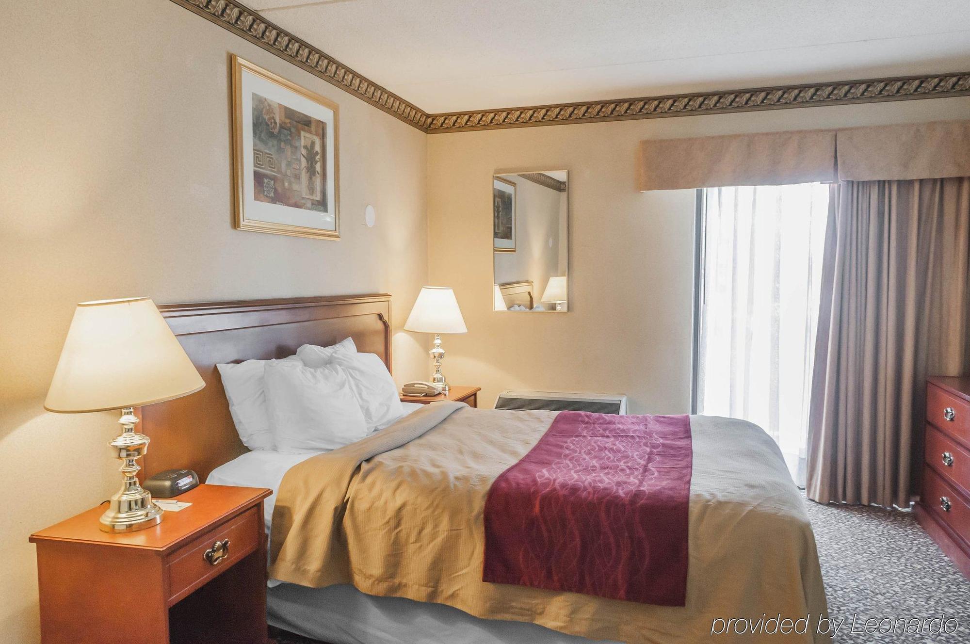Comfort Inn Meadowvale Миссиссага Экстерьер фото