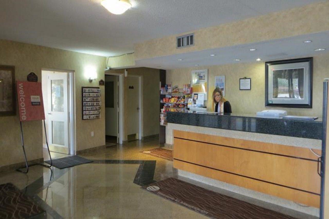 Comfort Inn Meadowvale Миссиссага Экстерьер фото