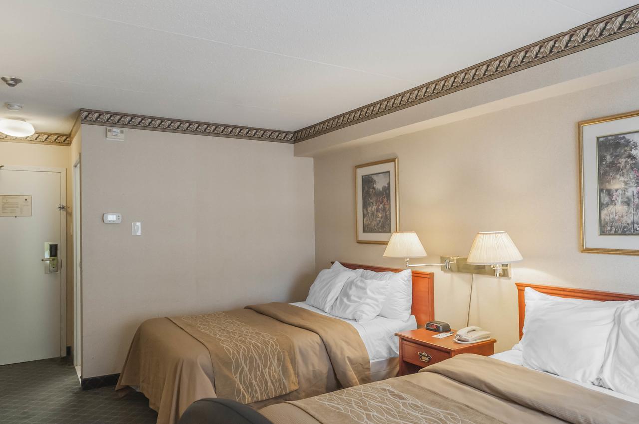 Comfort Inn Meadowvale Миссиссага Экстерьер фото