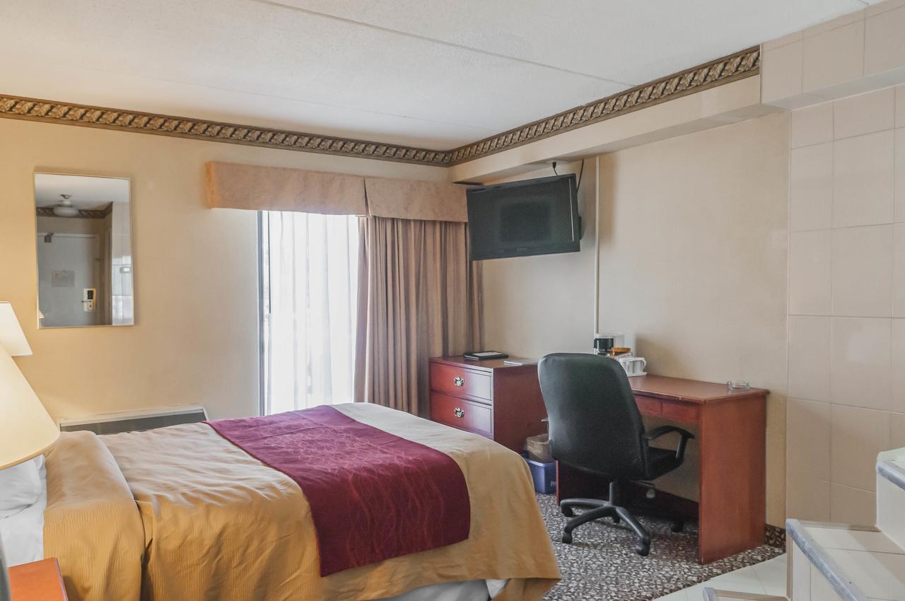 Comfort Inn Meadowvale Миссиссага Экстерьер фото