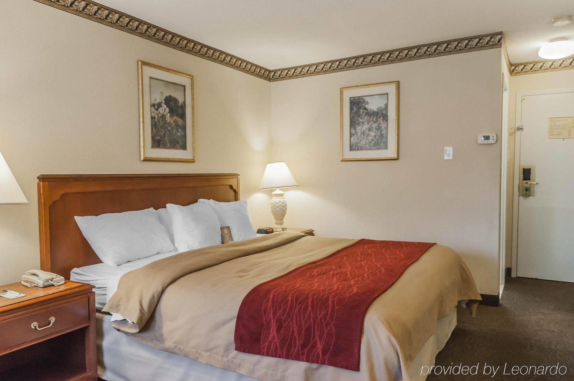 Comfort Inn Meadowvale Миссиссага Экстерьер фото