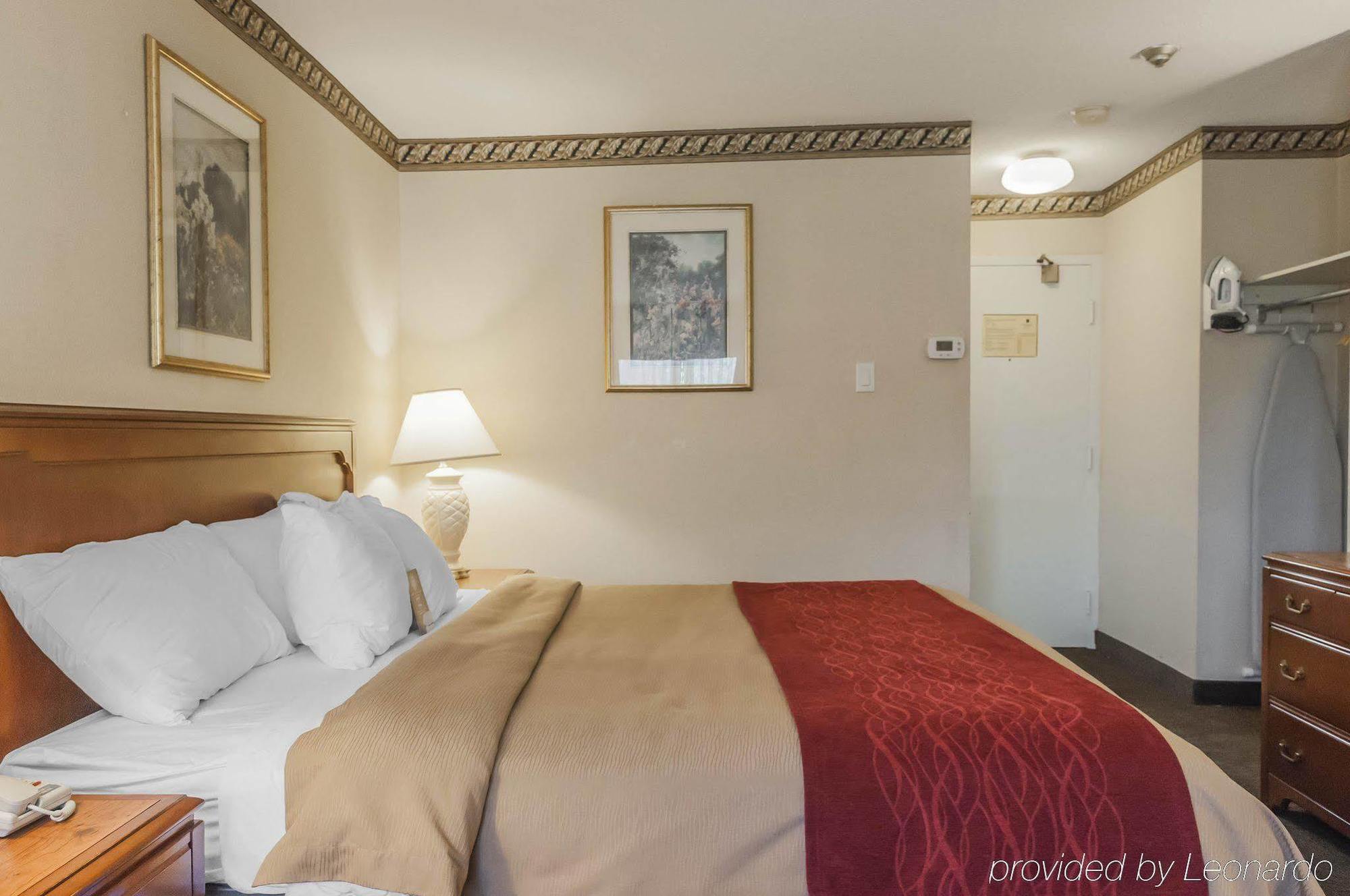 Comfort Inn Meadowvale Миссиссага Экстерьер фото