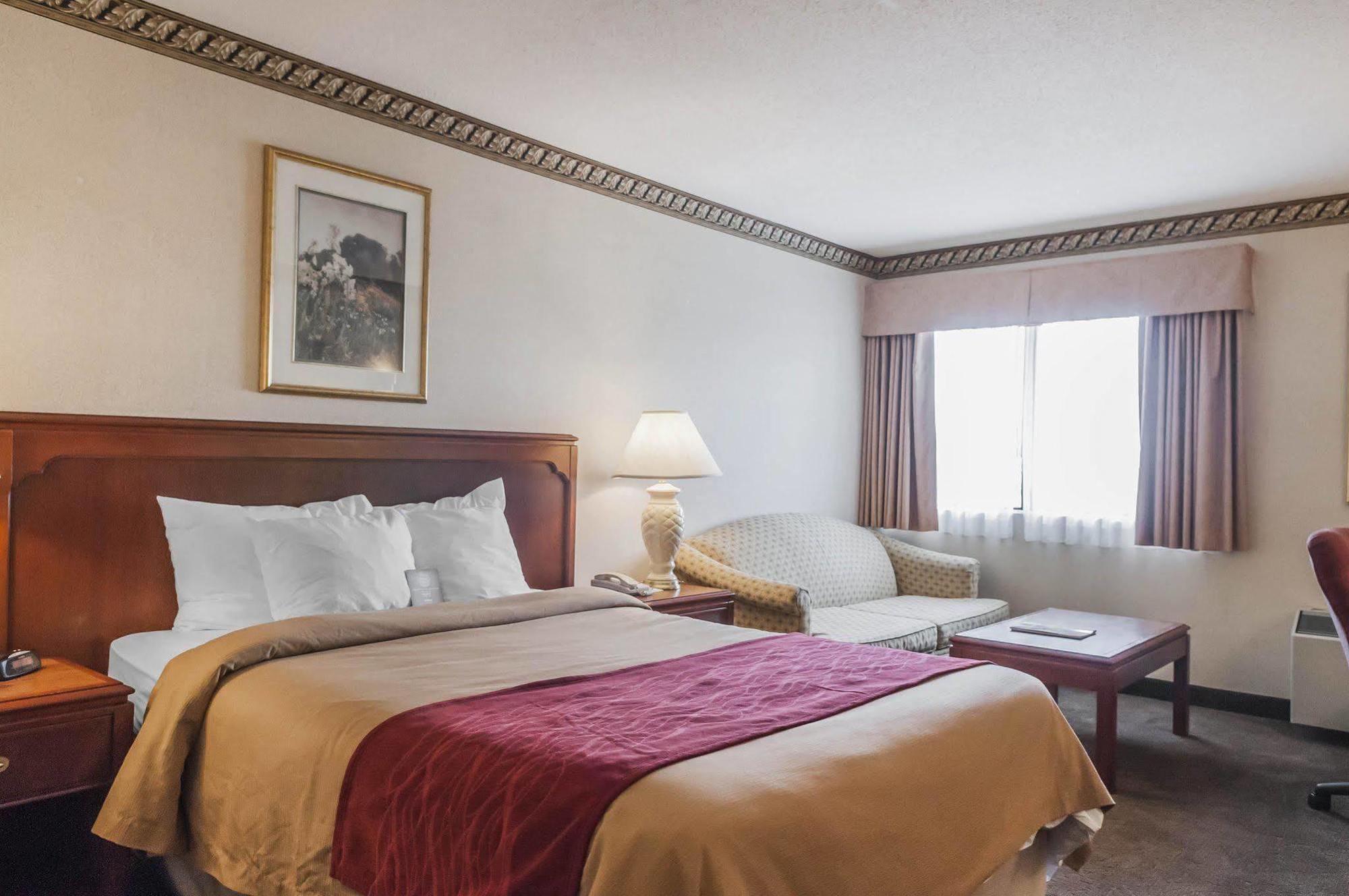 Comfort Inn Meadowvale Миссиссага Экстерьер фото