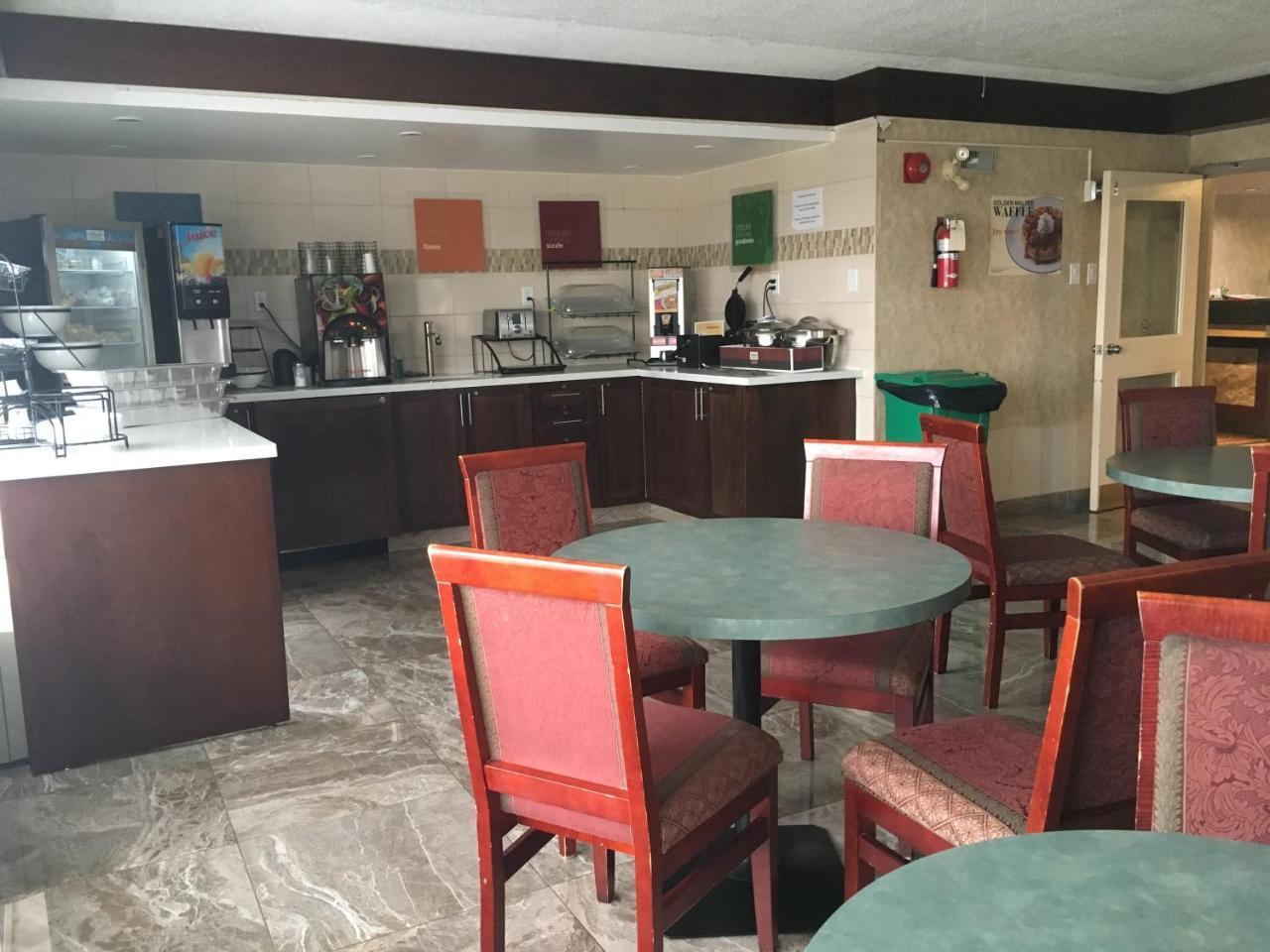 Comfort Inn Meadowvale Миссиссага Экстерьер фото