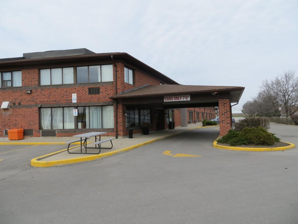 Comfort Inn Meadowvale Миссиссага Экстерьер фото