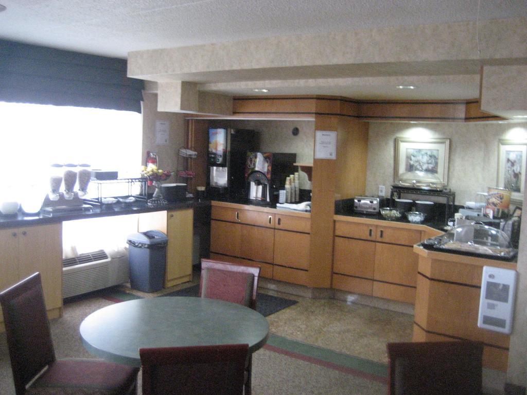 Comfort Inn Meadowvale Миссиссага Экстерьер фото